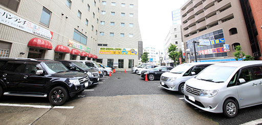 ホテル敷地内の駐車場